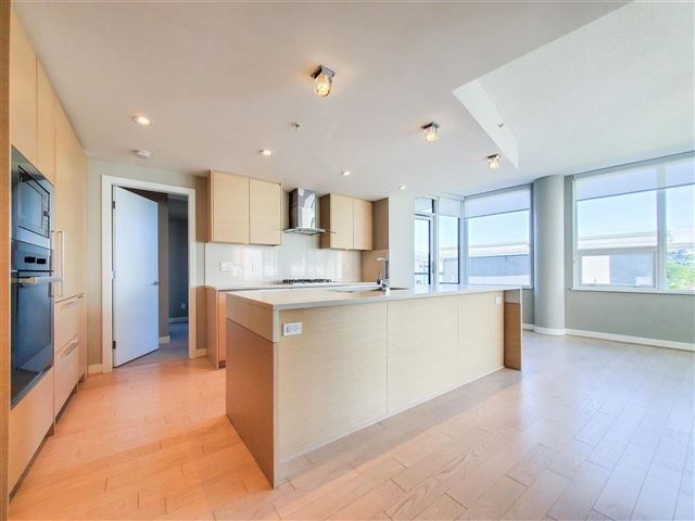 Empire At QE Park - 206 4599 Cambie Street - photo 2