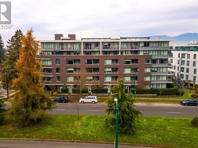 Empire At QE Park - 212 4599 Cambie Street - photo 1