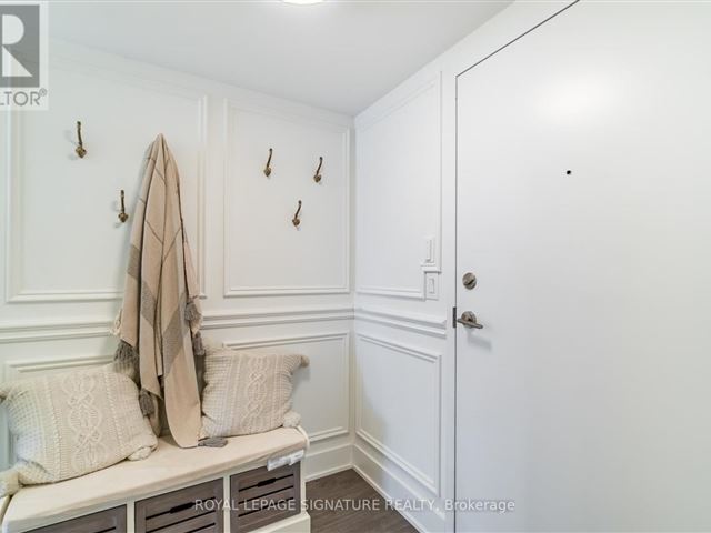 508 Wellington St W - 710 508 Wellington Street West - photo 2