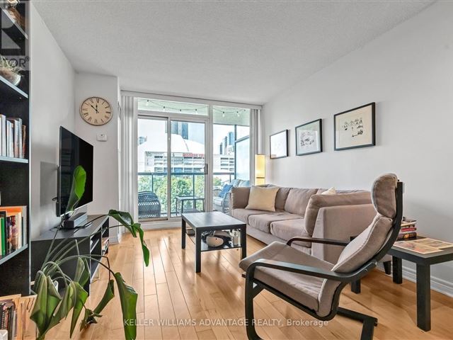 Infinity 2 - 516 51 Lower Simcoe Street - photo 3