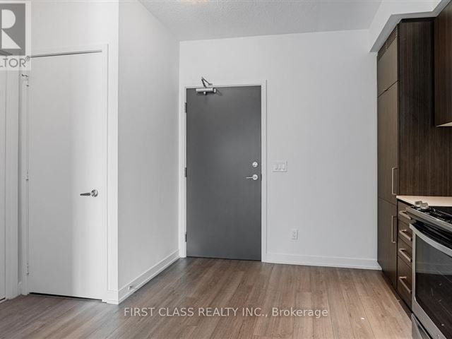 Beacon Condos - 403 5200 Yonge Street - photo 3