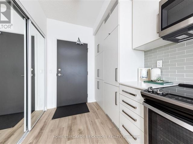 Beacon Condos - 904 5200 Yonge Street - photo 2