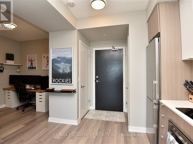 Link Condos and Towns - d509 5230 Dundas Street - photo 3