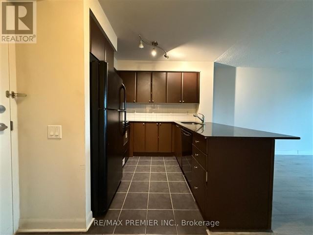 Gramercy Park - 709 525 Wilson Avenue - photo 3