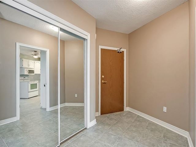 Admiral's Walk - 1009 5250 Lakeshore Road - photo 3