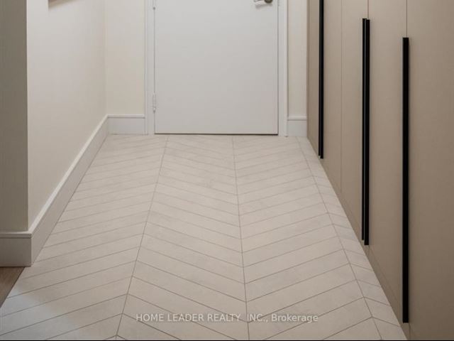 Royal Vista - 902 5280 Lakeshore Road - photo 1