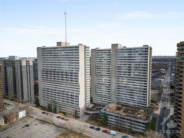 Queen Elizabeth Towers West - 2305 530 Laurier Avenue West - photo 1