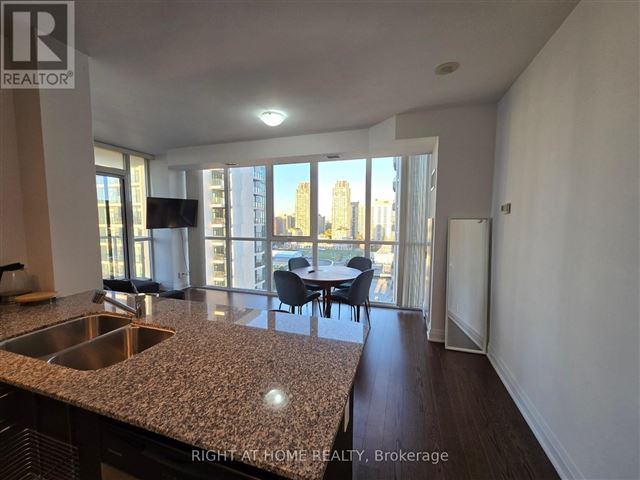 530 St Clair West - 1304 530 Saint Clair Avenue West - photo 3