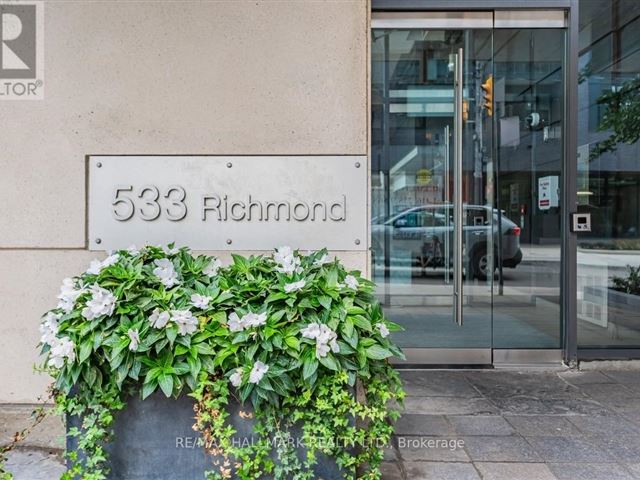 Five Nine On Richmond - 502 533 Richmond Street West - photo 2