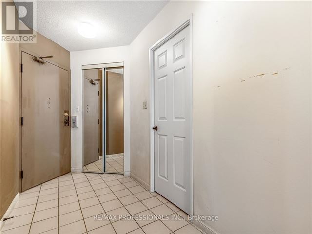 Skyview - 1102a 5444 Yonge Street - photo 2