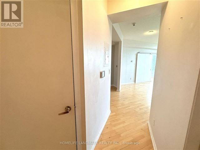 Maple Leaf Square - 3904 55 Bremner Boulevard - photo 2