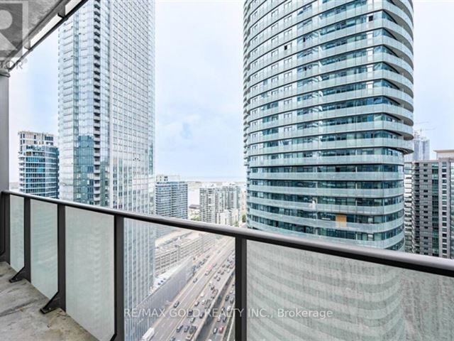 Maple Leaf Square - 2811 55 Bremner Boulevard - photo 2