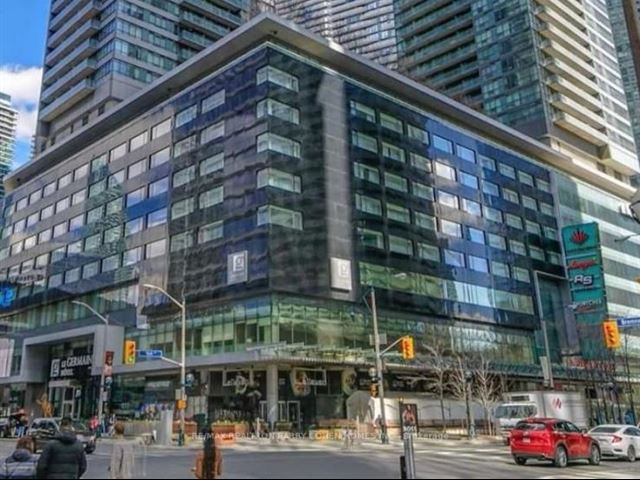 Maple Leaf Square - 1810 55 Bremner Boulevard - photo 1