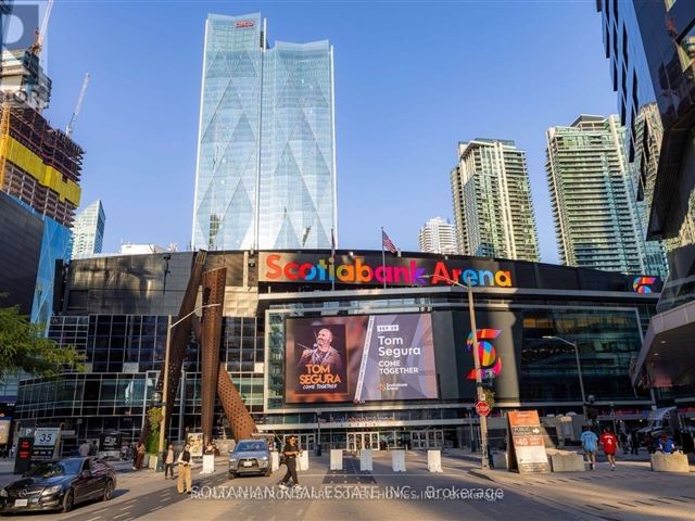 Maple Leaf Square - 1810 55 Bremner Boulevard - photo 2