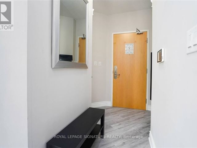 Maple Leaf Square - 1504 55 Bremner Boulevard - photo 2