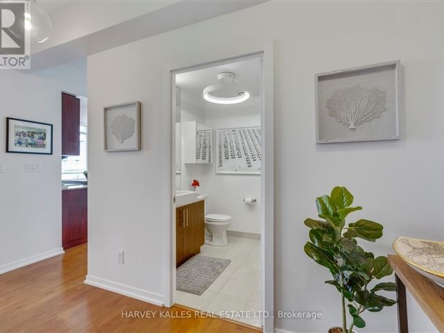 Maple Leaf Square - 2907 55 Bremner Boulevard - photo 3