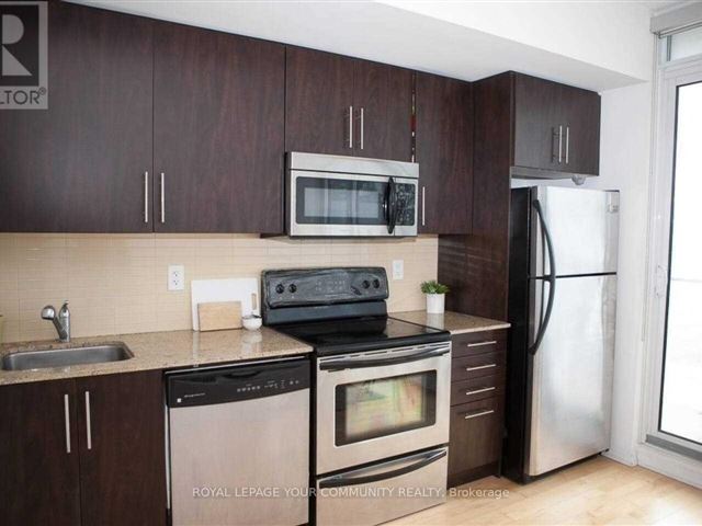 Maple Leaf Square - 2506 55 Bremner Boulevard - photo 1