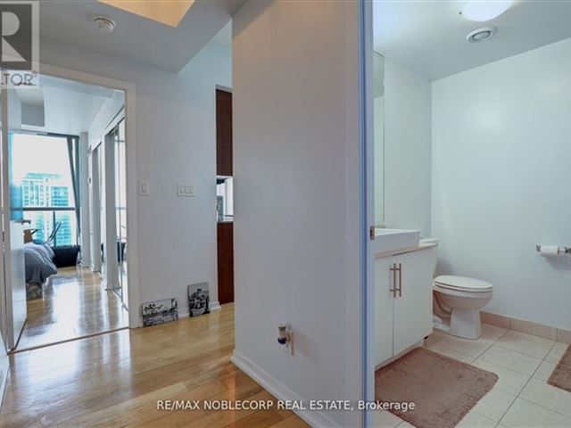 Maple Leaf Square - 4407 55 Bremner Boulevard - photo 3