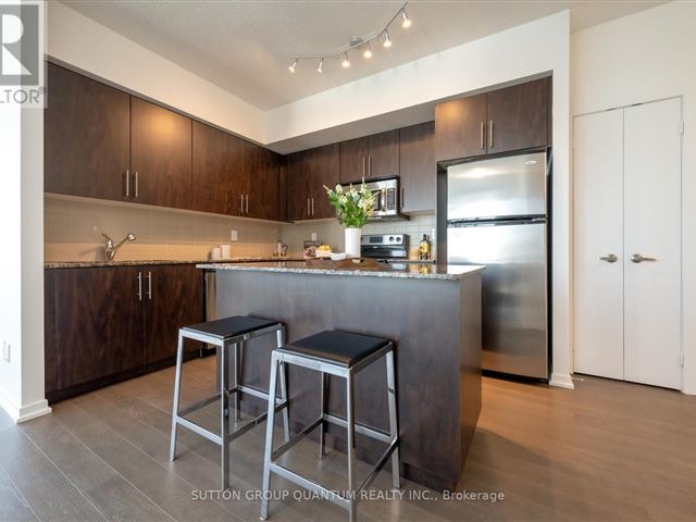 Maple Leaf Square - 4401 55 Bremner Boulevard - photo 2