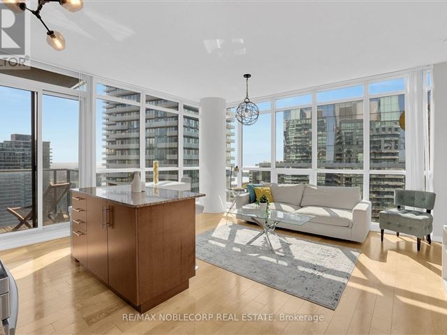 Maple Leaf Square - 4407 55 Bremner Boulevard - photo 1