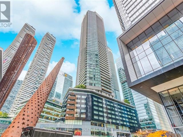 Maple Leaf Square - 1811 55 Bremner Boulevard - photo 1