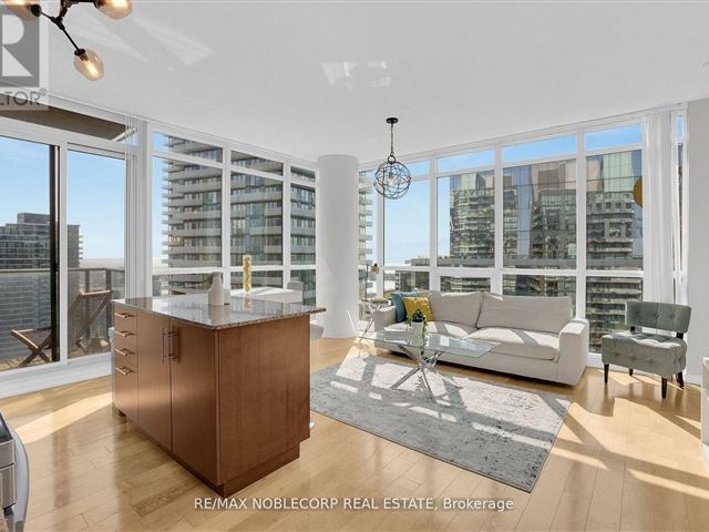 Maple Leaf Square - 4407 55 Bremner Boulevard - photo 1