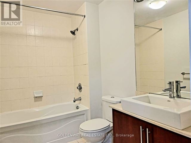 Maple Leaf Square - 4005 55 Bremner Boulevard - photo 3