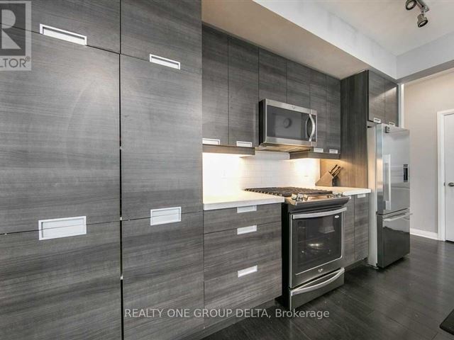 Crystal - 2304 55 Eglinton Avenue West - photo 3