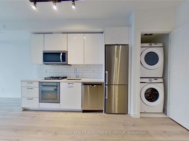 East55 Condos - 1407 55 Ontario Street - photo 2