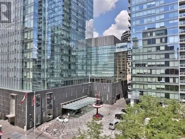 Four Seasons Private Residences - 801 55 Scollard Street - photo 2