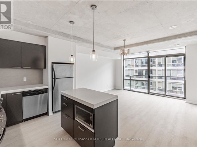 The Thompson Residences - 625 552 Wellington Street West - photo 3