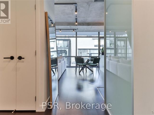 The Thompson Residences - 917 552 Wellington Street West - photo 2