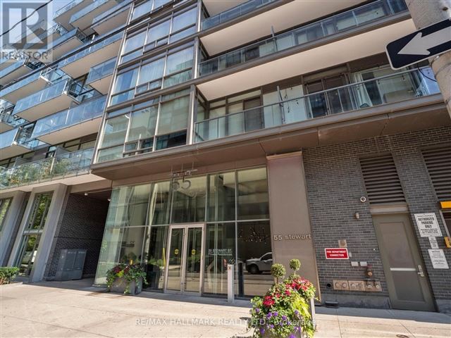 The Thompson Residences -  552 Wellington Street West - photo 1