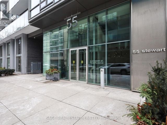 The Thompson Residences - 123 552 Wellington Street West - photo 1