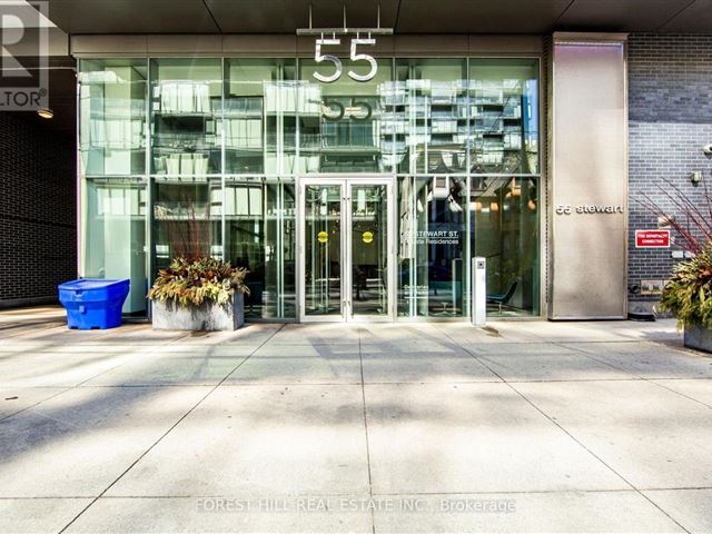 The Thompson Residences - 535 552 Wellington Street West - photo 1