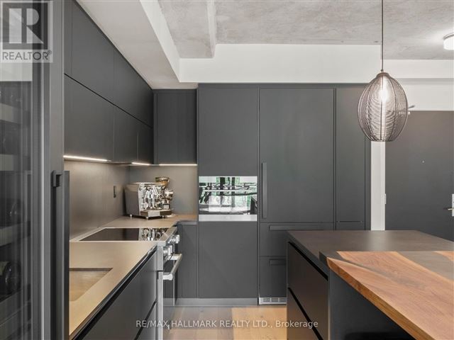 The Thompson Residences - 727 552 Wellington Street West - photo 3