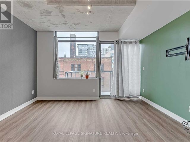 The Thompson Residences - 608 552 Wellington Street West - photo 3