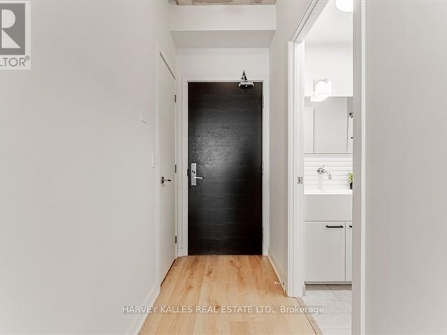 The Thompson Residences - 306 552 Wellington Street West - photo 3