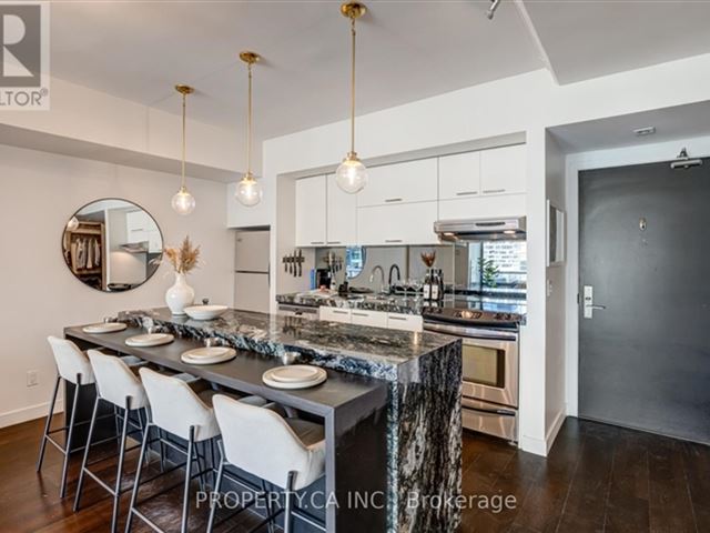 The Thompson Residences - 729 552 Wellington Street West - photo 2