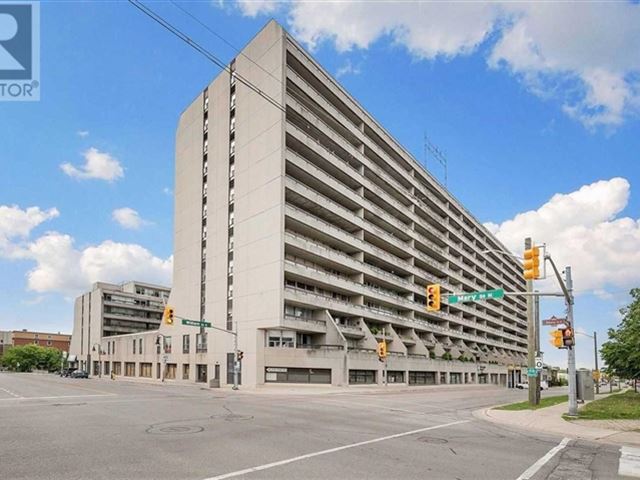 50 Richmond Street East, Unit 912, Oshawa — For sale @ $414,900 ...