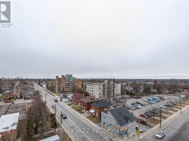 McLaughlin Square - 905 50 Richmond Street East - photo 2