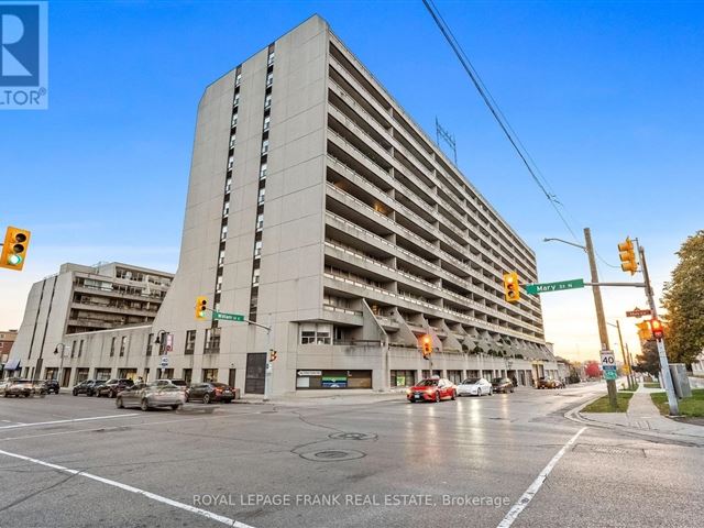 McLaughlin Square - 809 50 Richmond Street East - photo 2