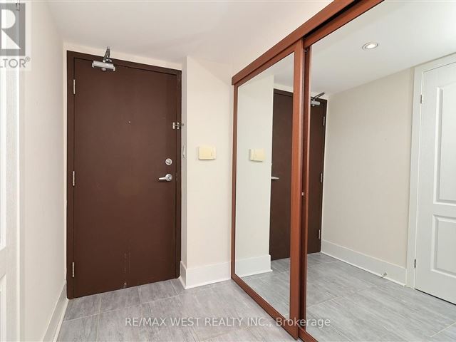 550 Queens Quay West - 205 550 Queens Quay West - photo 3