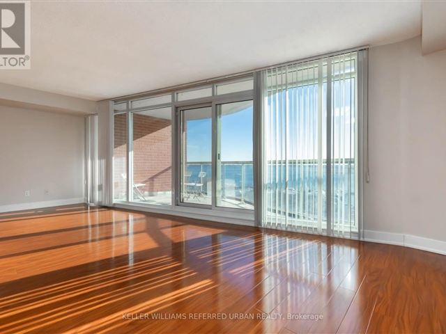 550 Queens Quay West - 1022 550 Queens Quay West - photo 2