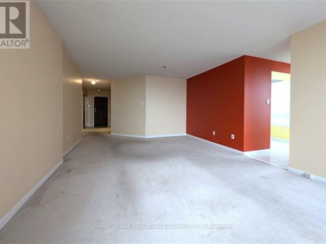 Phoenix Condos - 510 550 Webb Drive - photo 3