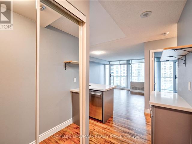 Pulse - 709 5500 Yonge Street - photo 3