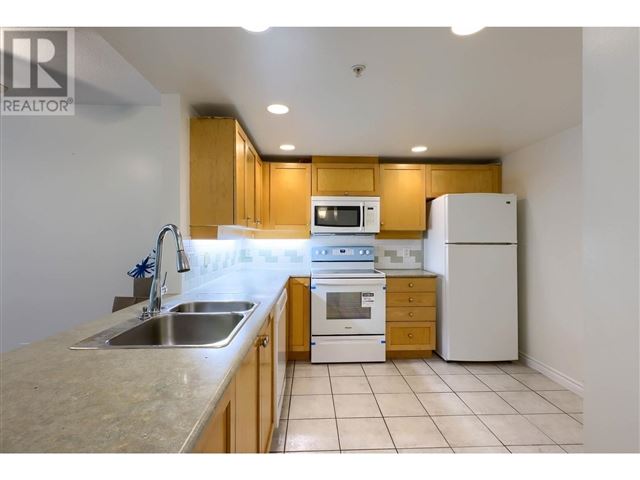 Bloomfield Gardens - 101 5650 Oak Street - photo 3