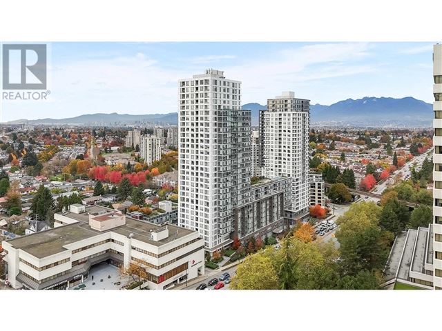 Wall Centre Central Park Tower 1 - 2002 5665 Boundary Road - photo 1