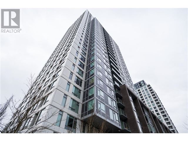 Wall Centre Central Park Tower 1 - 2902 5665 Boundary Road - photo 2