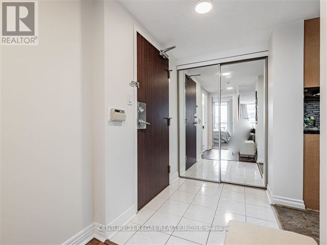 Place Nouveau 2 - 1405 5765 Yonge Street - photo 2